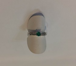 BAGUE EMERAUDE ET DIAMANTS OR BLANC 18 CARATS