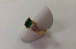 BAGUE EMERAUDE  ET DIAMANTS EXCEPTIONNELLE OR JAUNE 18K